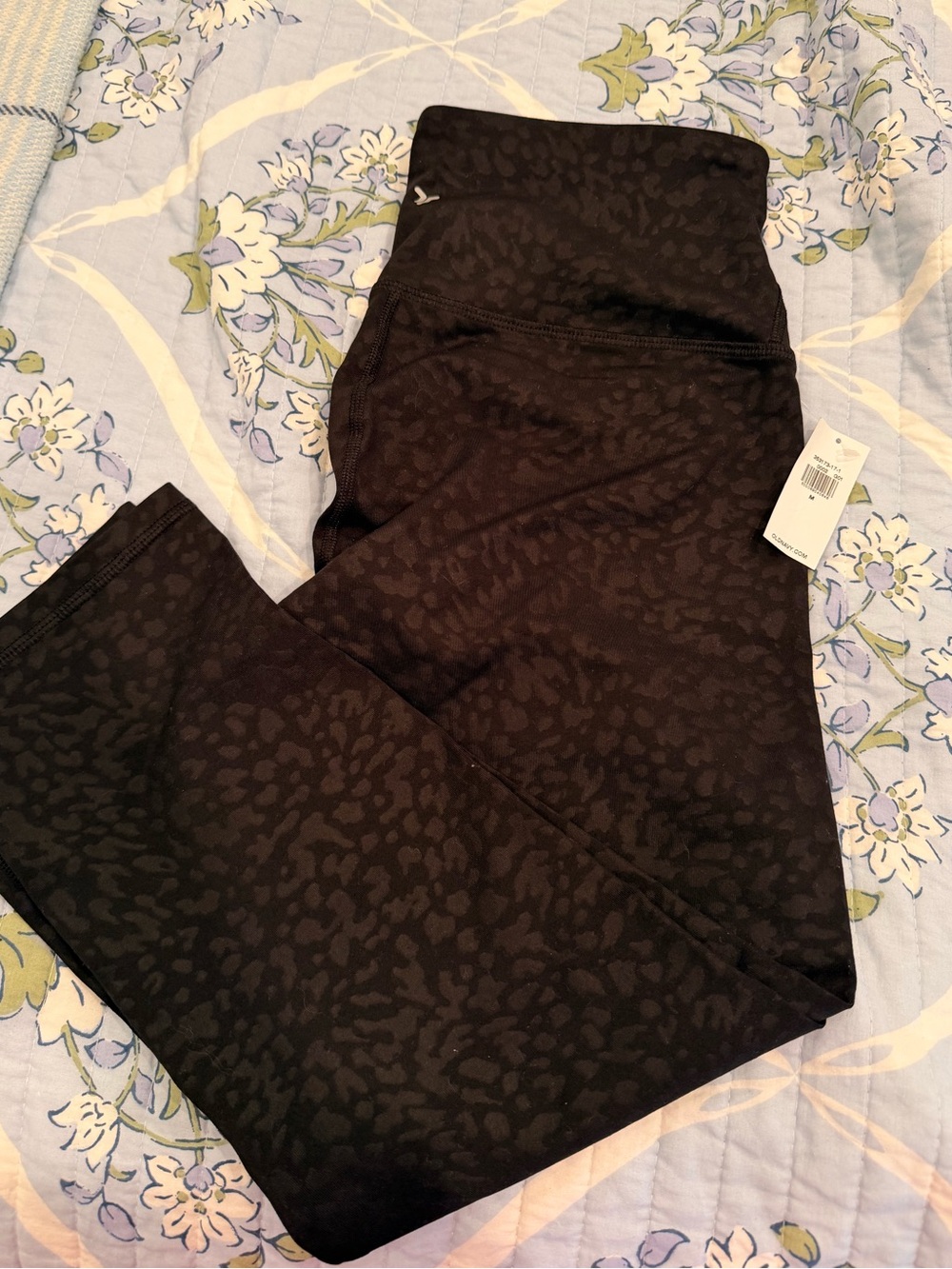 Women’s Old Navy Go Dry Active High Waisted Leopard Cropped Leggings